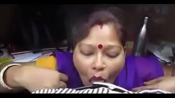 Afspelen Desi tante geeft pijpbeurt - mijn telefoonnummer op pornmilky.com