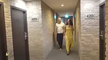 播放 来自荷兰的萨曼莎和丹尼斯在酒店房间做爱