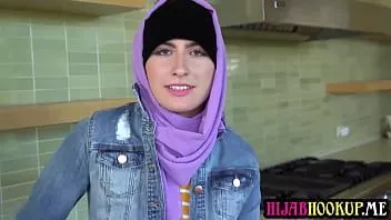 Putar Apakah gadis remaja arab ini memiliki kemampuan untuk menjadi seorang penari?