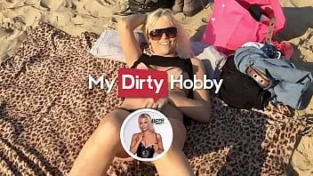 Abspielen (bibixxx) Ihre Freundin kommt zum Orgasmus, während sie an einem öffentlichen Fluss beobachtet wird – mein schmutziges Hobby