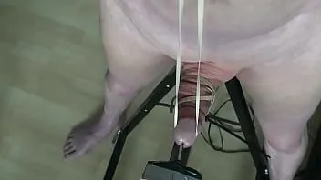 play Chinul cocosului lui whippingmeat cu benzi de cauciuc part2