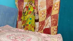再生 Desi Newlywedの耐え難いDogiスタイルのポルノ
