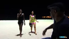 Abspielen Strandausbruch: Latina Priscilas intensive interraciale Begegnung