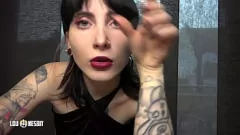 Oynat Exibitionismus Challenge: Kirli Konuşma ve Femdom'da - Lou Nesbit, Lia Louise