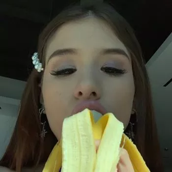 Pornoster Isabell Moon